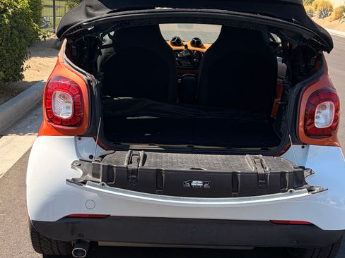 Used 2017 smart fortwo passion RWD image 20