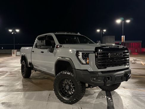 Used 2025 GMC Sierra 2500 AT4X w/ AT4X AEV Edition image 2