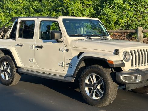 Used 2018 Jeep Wrangler Unlimited Sahara image 17