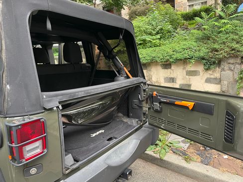 Used 2015 Jeep Wrangler Unlimited Sport w/ Quick Order Package 24S image 16