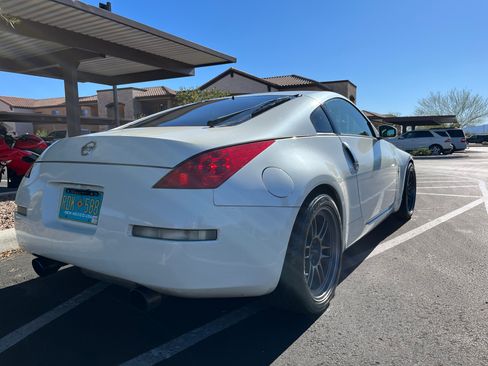 Used 2006 Nissan 350Z Touring w/ (N93) Cargo Convenience Pkg image 6