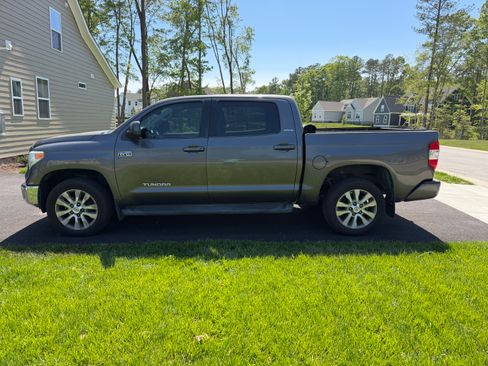 Used 2014 Toyota Tundra Limited w/ Limited Premium Package AWD/4WD image 5