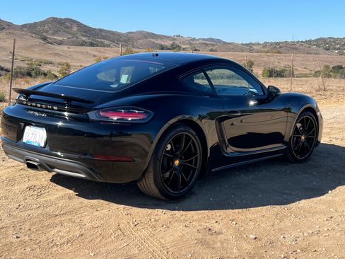 Used 2018 Porsche 718 Cayman image 5