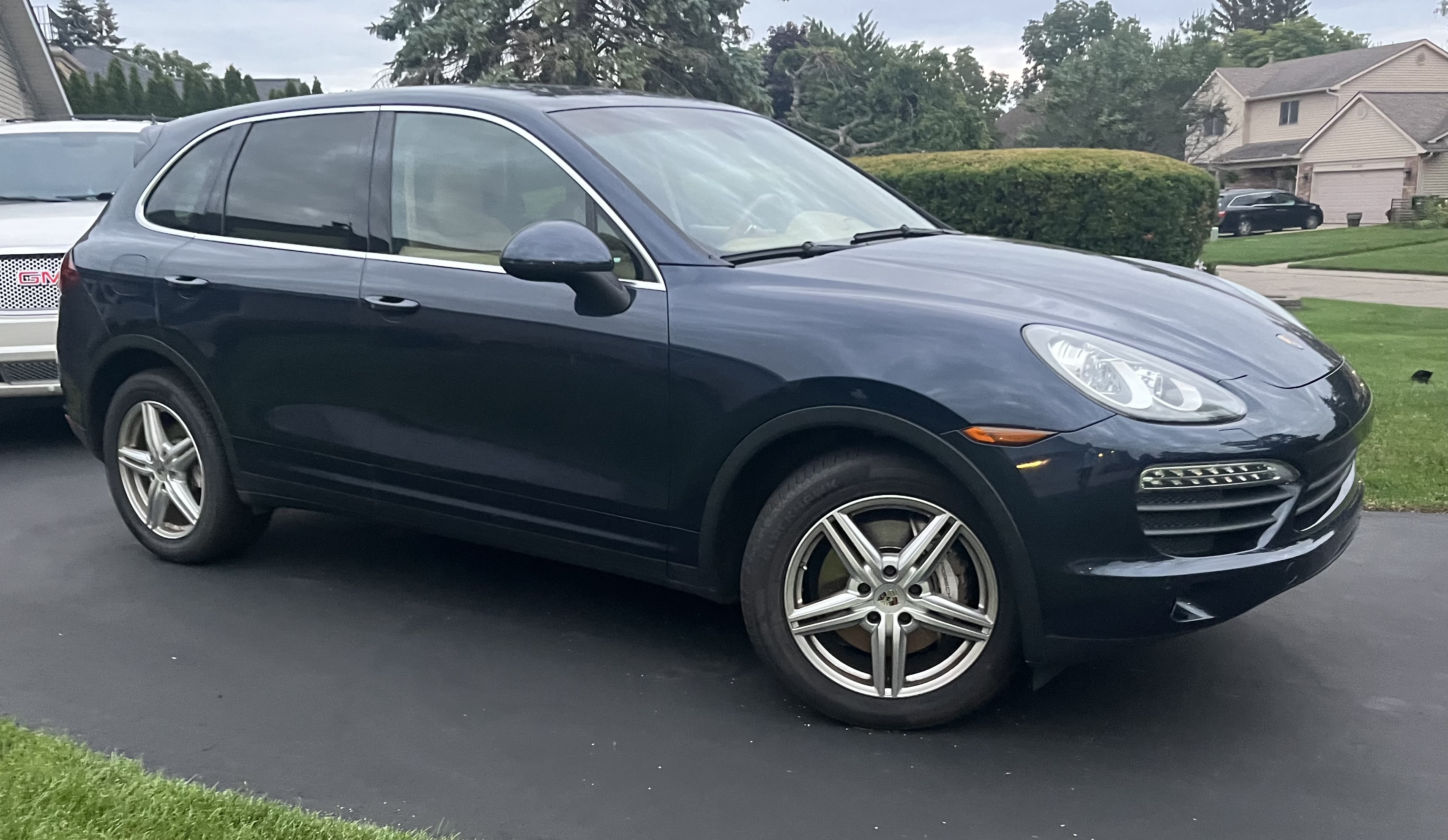 Used 2012 Porsche Cayenne S AWD/4WD image 16