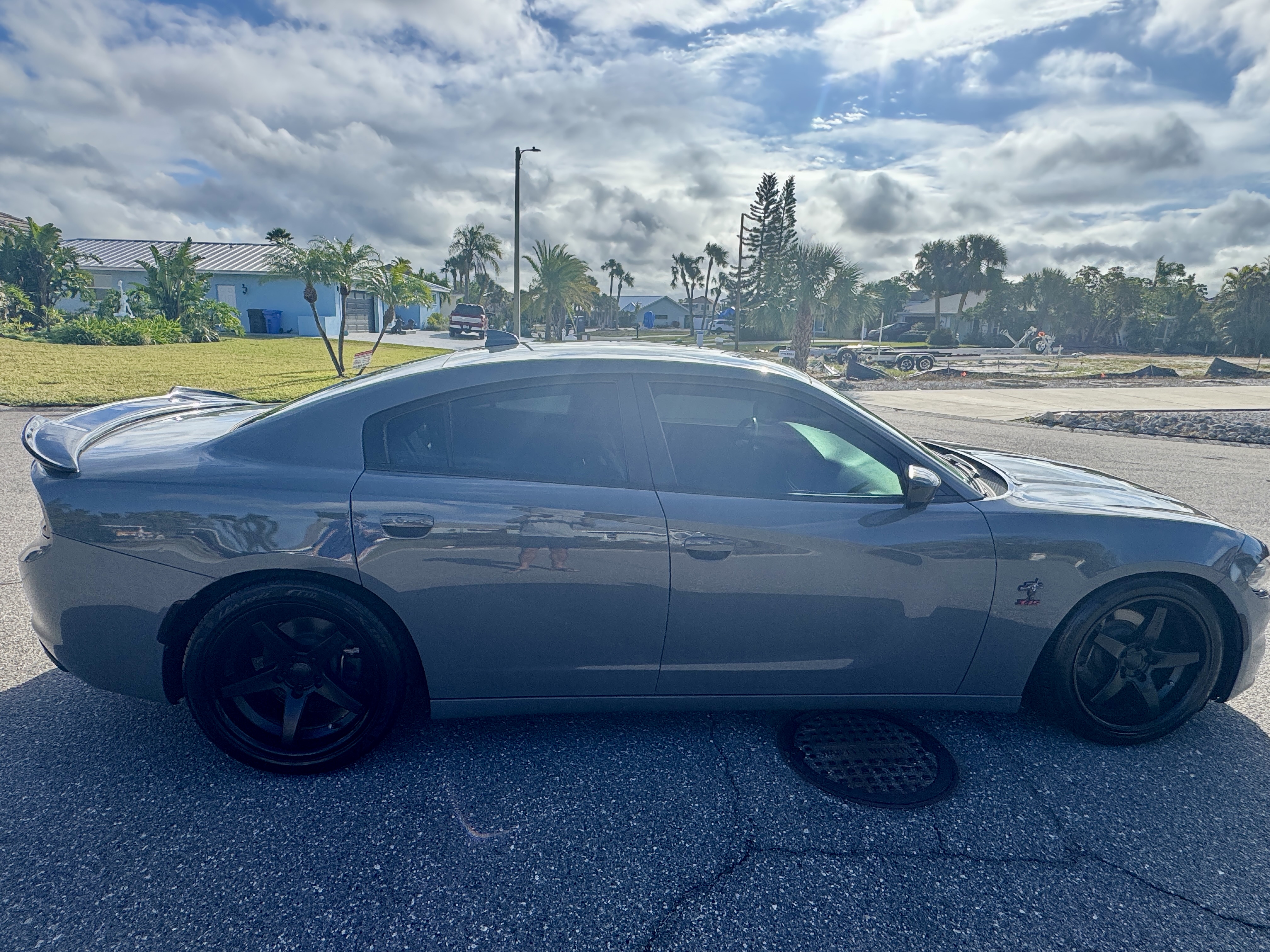 Used 2017 Dodge Charger R/T w/ Plus Group RWD image 9
