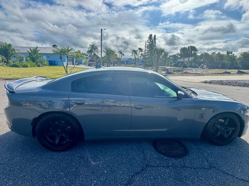 Used 2017 Dodge Charger R/T w/ Plus Group image 9