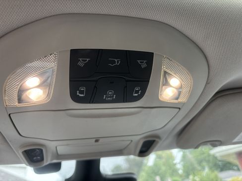 Used 2018 Chrysler Pacifica Limited w/ Advanced Safetytec Group FWD image 20