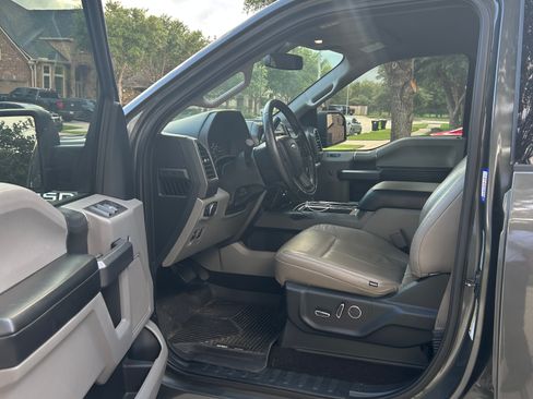 Used 2018 Ford F150 XLT w/ Equipment Group 302A Luxury AWD/4WD image 8