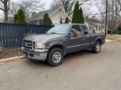 Used 2006 Ford F250 XLT image 5
