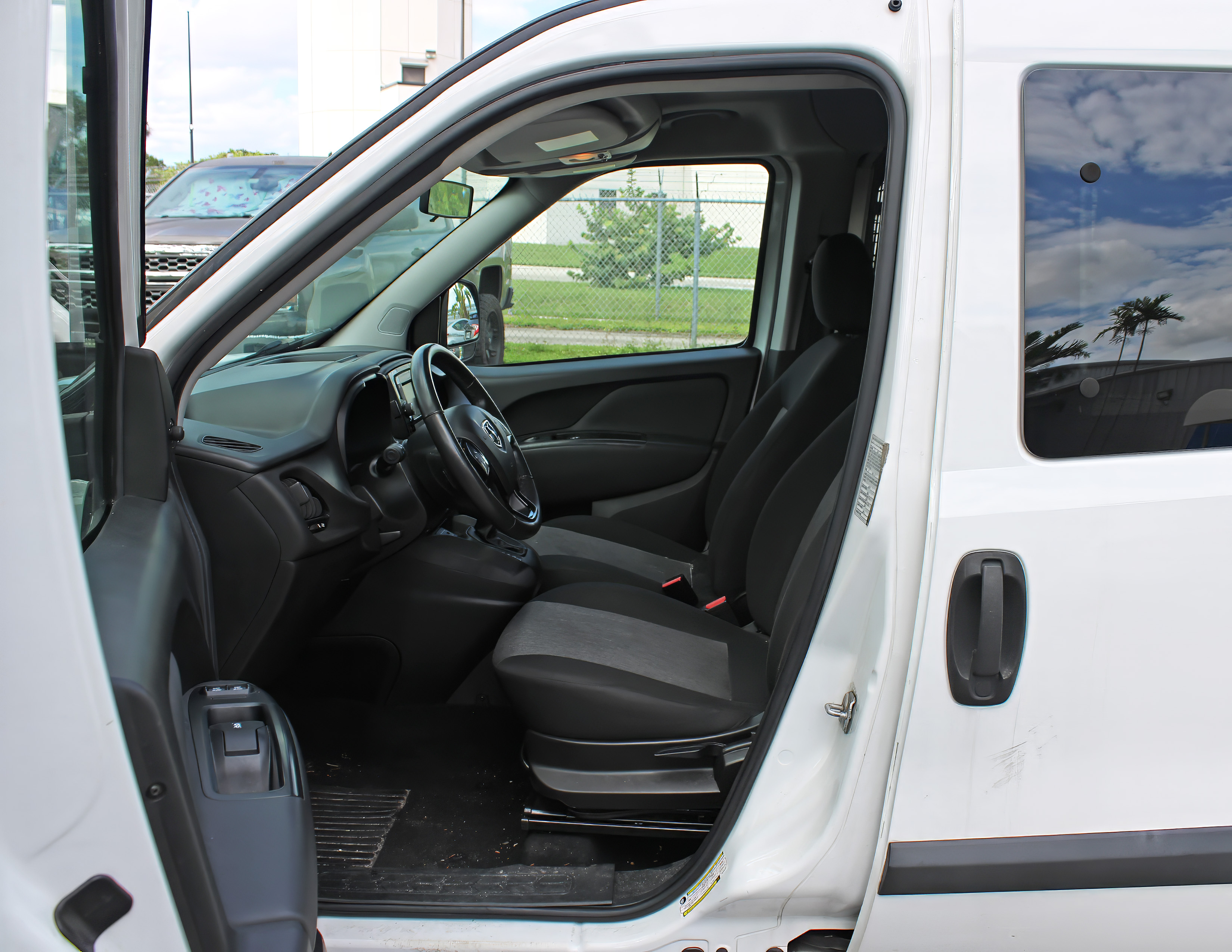 Used 2020 RAM ProMaster City Tradesman SLT w/ Window Group 05 FWD image 4