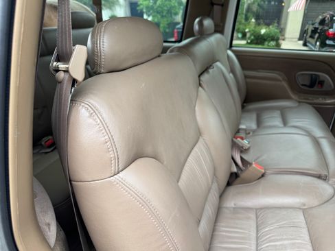 Used 1995 Chevrolet Suburban 2500 image 31