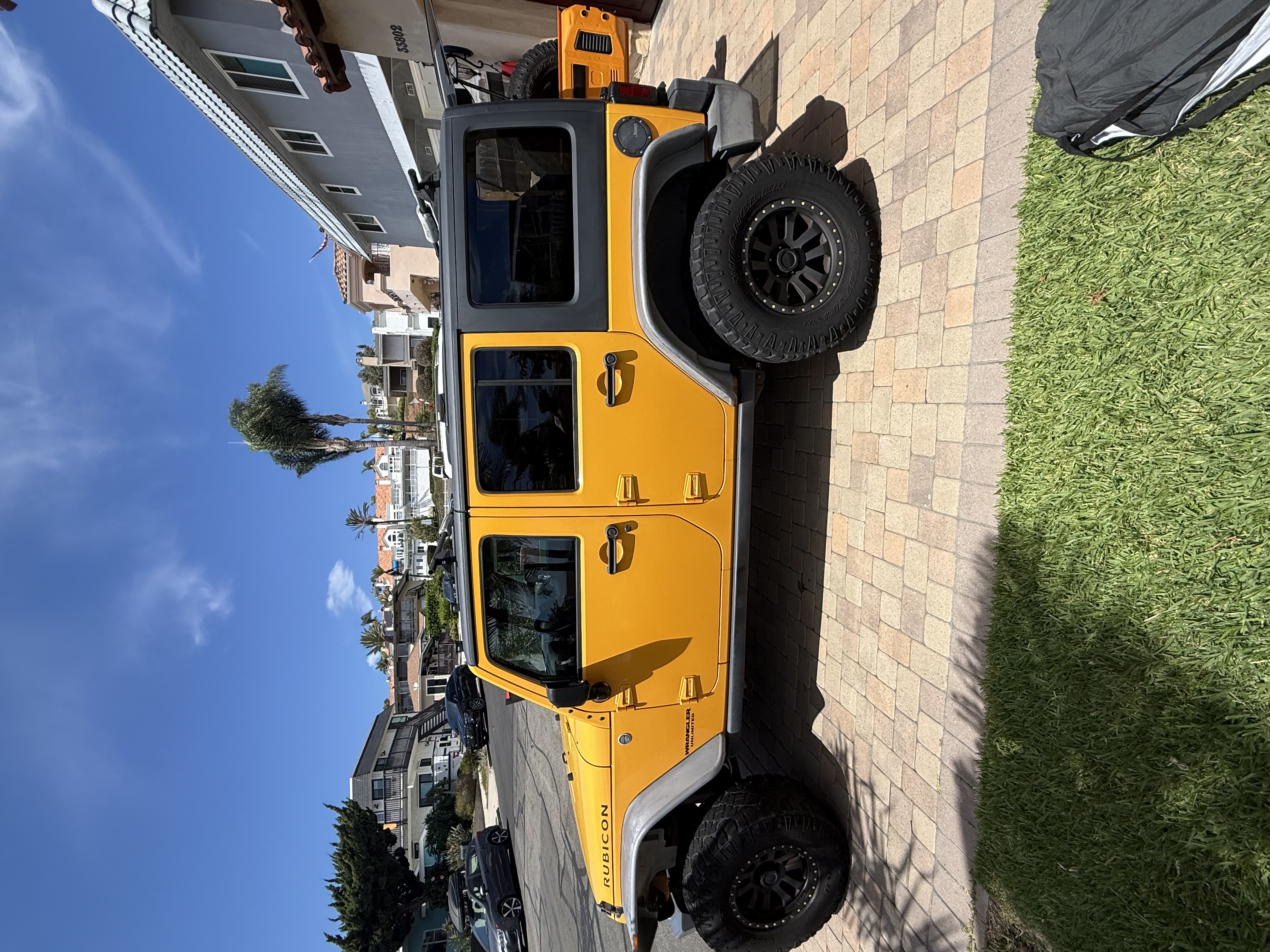 Used 2013 Jeep Wrangler Unlimited Rubicon w/ Connectivity Group AWD/4WD image 2