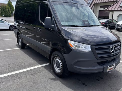 Used 2025 Mercedes-Benz Sprinter 2500 image 1