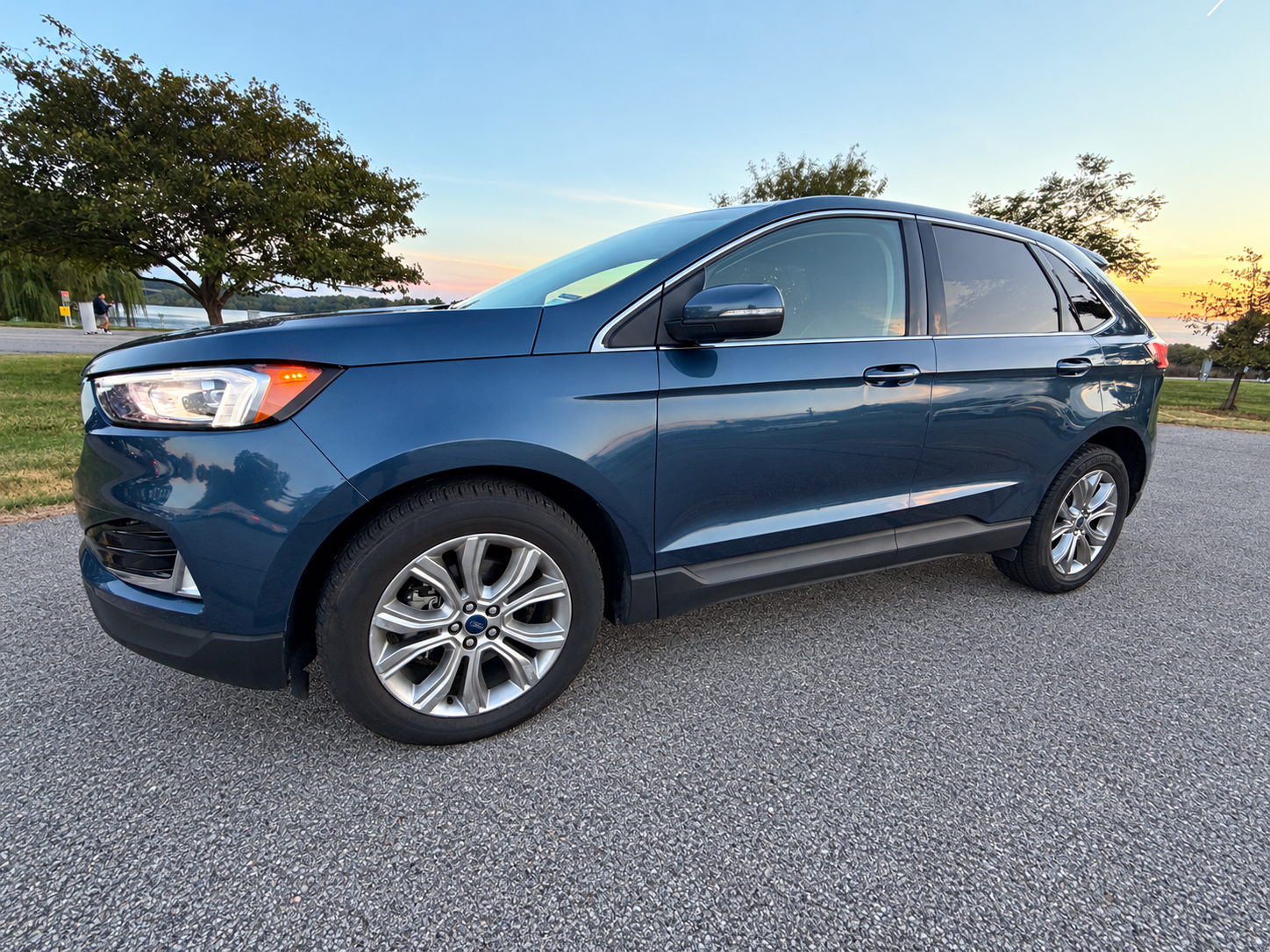 Used 2019 Ford Edge Titanium w/ Cold Weather Package FWD image 4