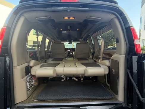 Used 2021 GMC Savana 2500 w/ Enhanced Convenience Package image 15