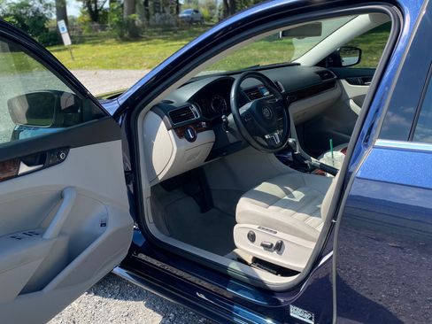 Used 2013 Volkswagen Passat TDI SEL Premium image 19