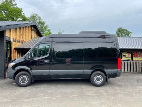 Used 2019 Mercedes-Benz Sprinter 2500 image 4