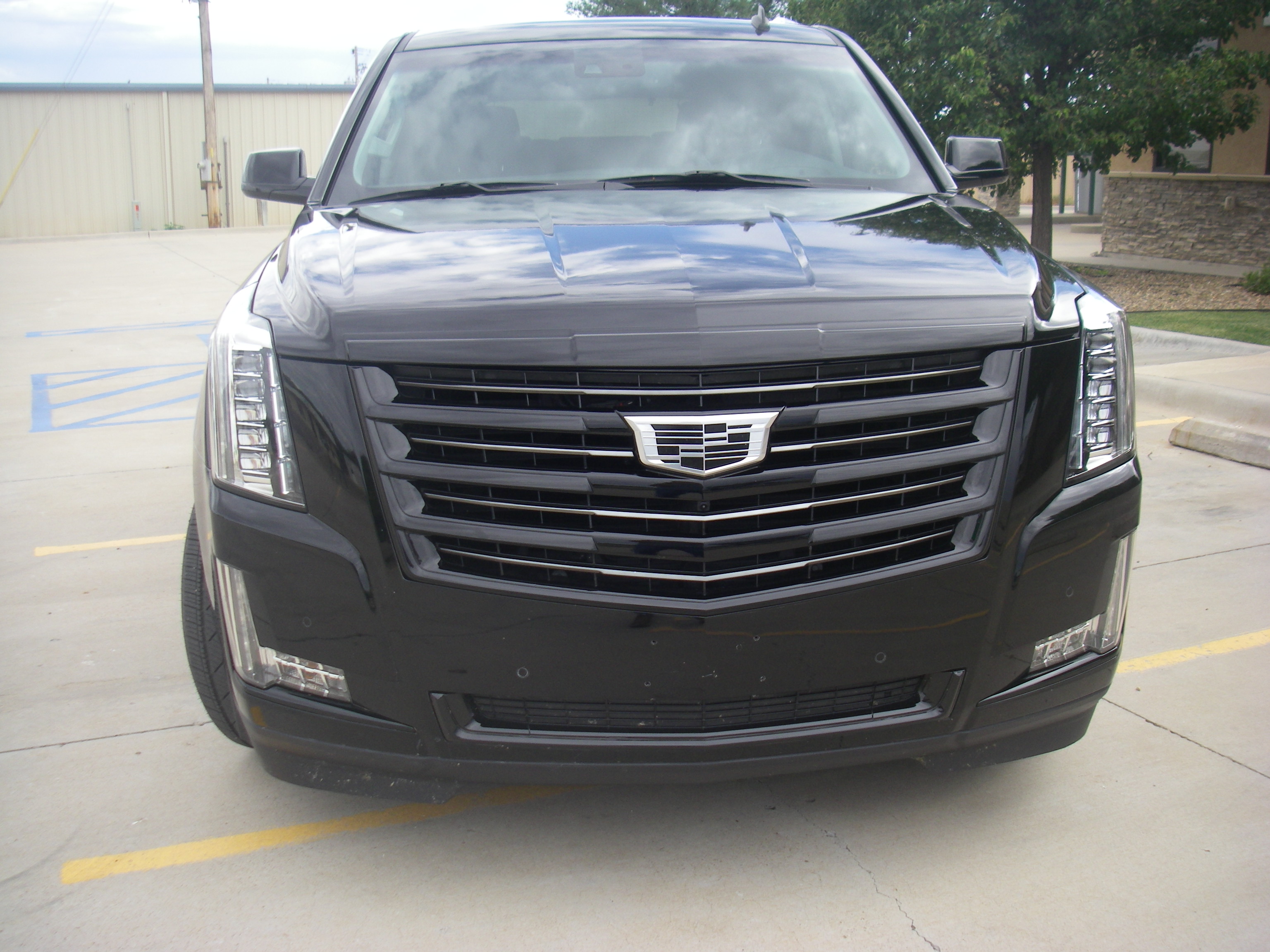 Used 2015 Cadillac Escalade Premium RWD image 2