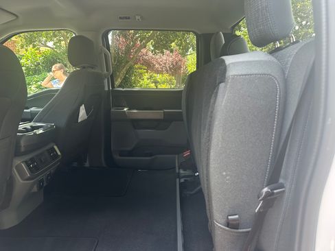 Used 2023 Ford F150 Lightning XLT image 9