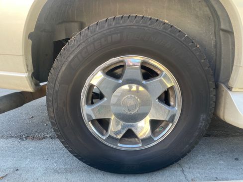 Used 2005 Cadillac Escalade AWD image 18