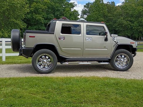 Used 2005 HUMMER H2 SUT w/ Preferred Equipment Group AWD/4WD image 4