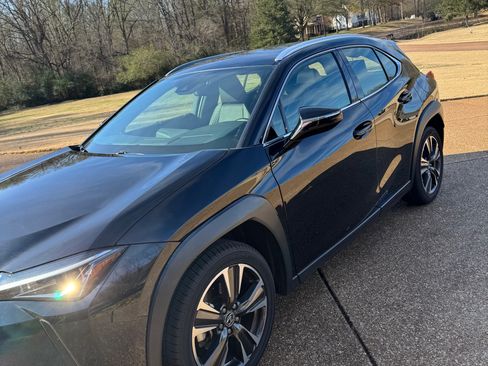 Used 2019 Lexus UX 200 F Sport image 1