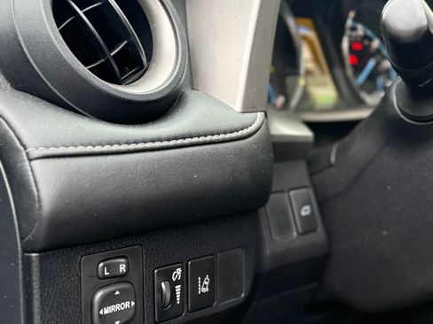 Used 2016 Toyota RAV4 Limited image 23