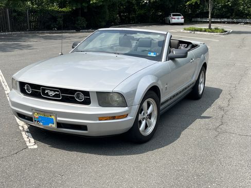 Used 2007 Ford Mustang Convertible RWD image 9