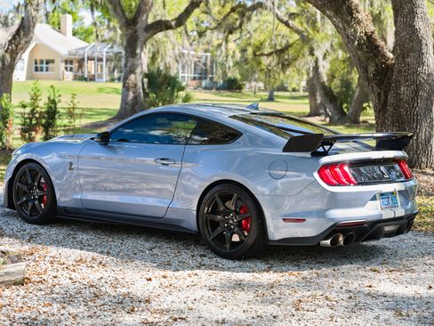 Used 2022 Ford Mustang Shelby GT500 w/ Carbon Fiber Track Pack image 8
