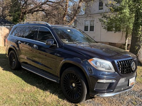 Used 2015 Mercedes-Benz GL 550 4MATIC w/ Driver Assistance Package image 10