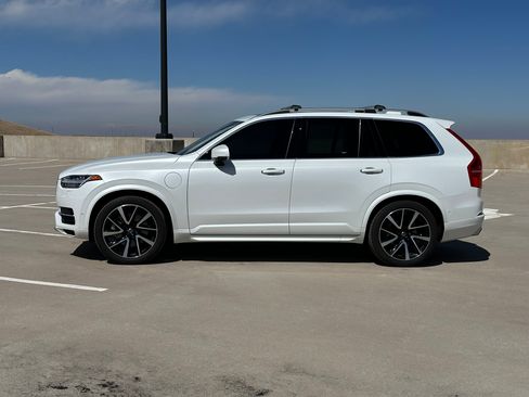 Used 2018 Volvo XC90 T8 Momentum w/ Convenience Package AWD/4WD image 9