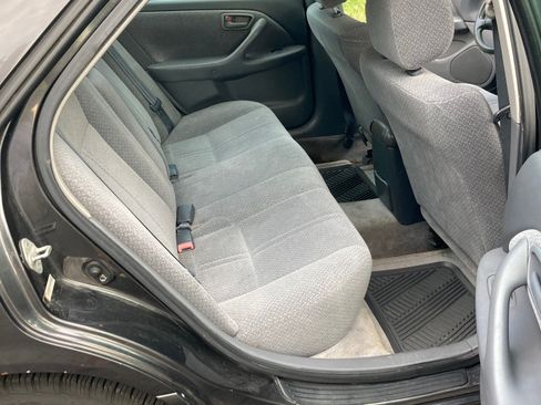 Used 2000 Toyota Camry LE FWD image 9