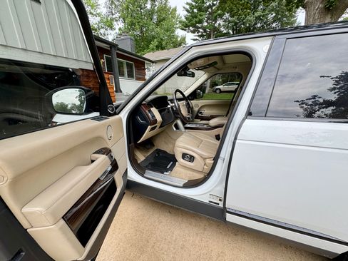 Used 2016 Land Rover Range Rover HSE image 10