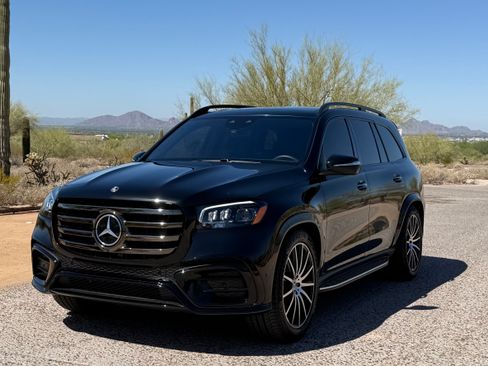 Used 2024 Mercedes-Benz GLS 580 4MATIC image 5