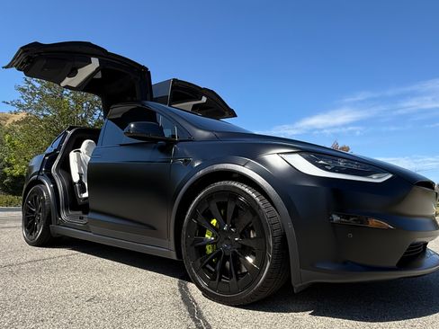 Used 2022 Tesla Model X image 8