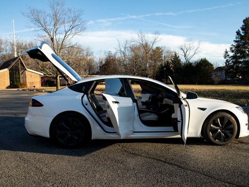 Used 2023 Tesla Model S Plaid image 12