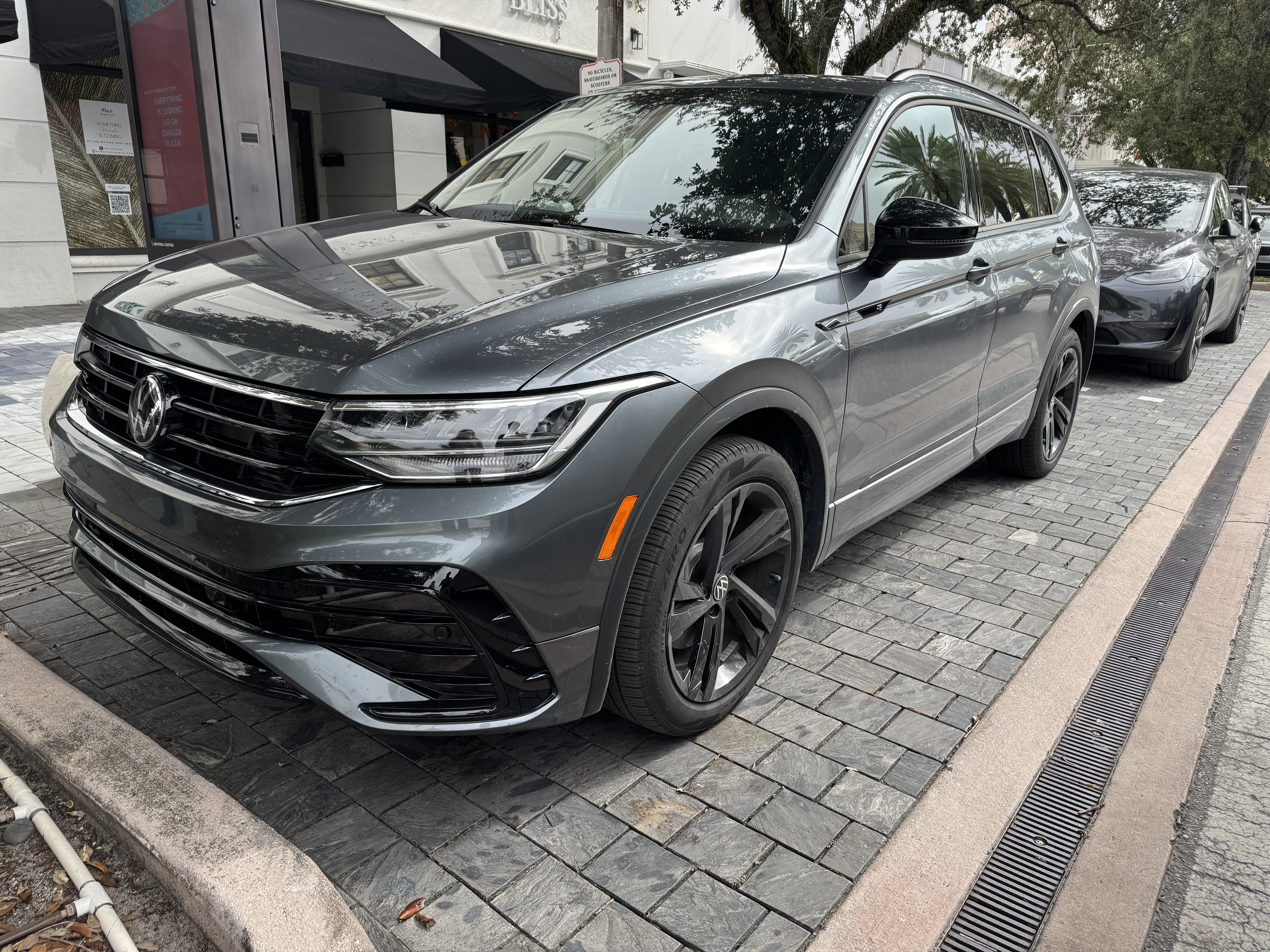 Used 2024 Volkswagen Tiguan SE R-Line FWD image 19