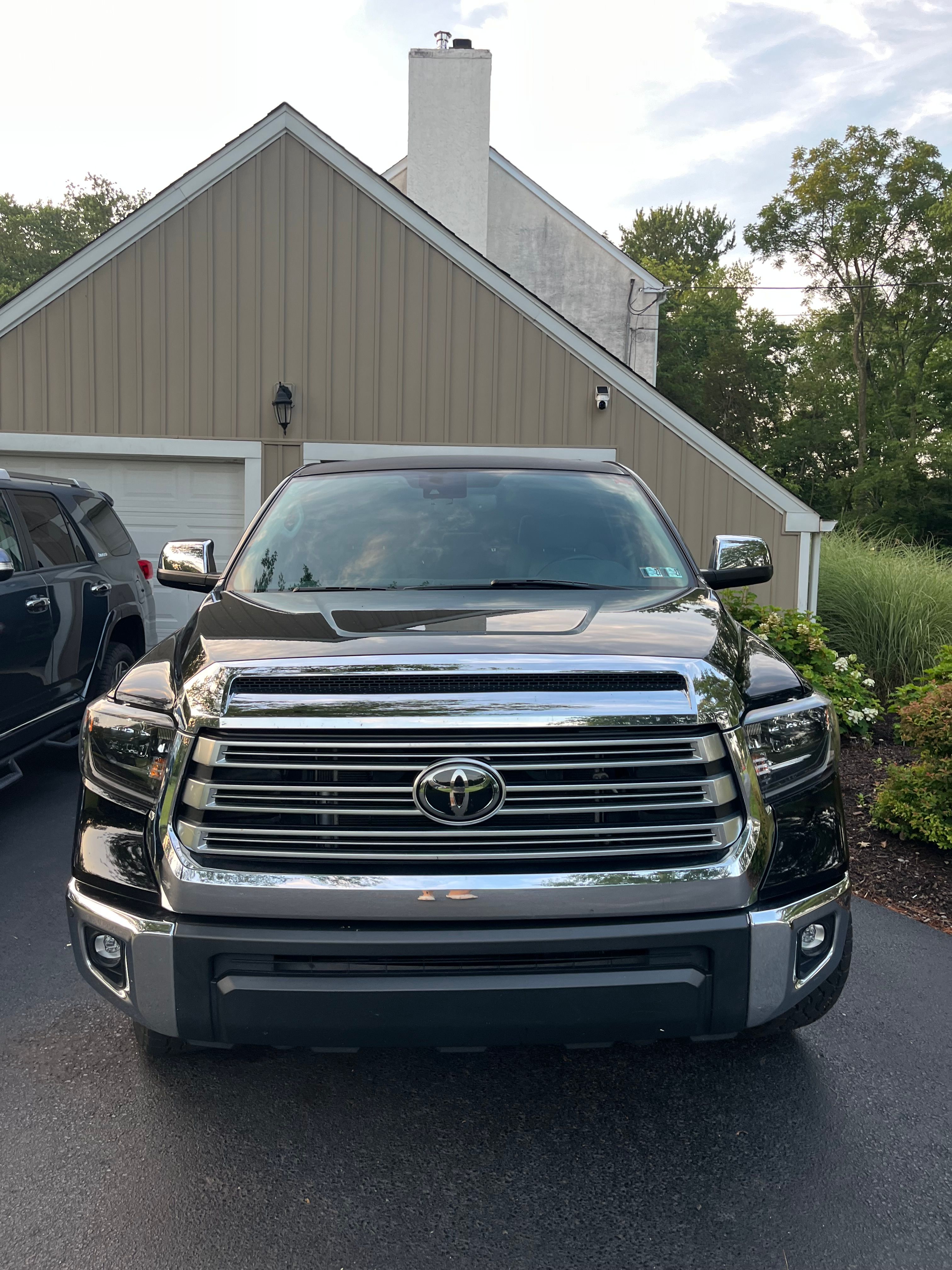 Used 2021 Toyota Tundra Limited w/ Limited Premium Package AWD/4WD image 8
