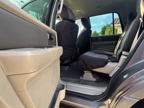 Used 2010 Ford Expedition XLT image 17