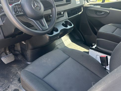 Used 2021 Mercedes-Benz Sprinter 2500 image 10