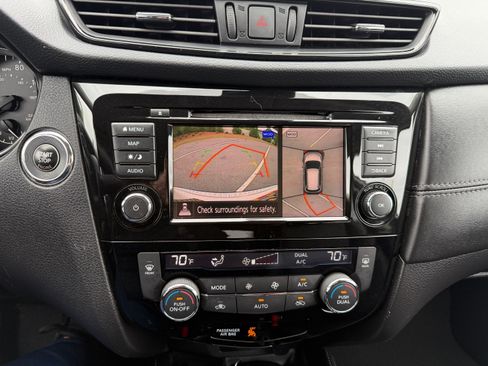 Used 2018 Nissan Rogue SL w/ Premium Package FWD image 6