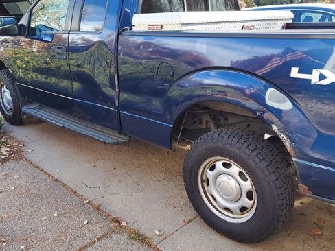 Used 2011 Ford F150 XLT w/ XLT Convenience Pkg image 2