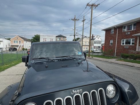 Used 2008 Jeep Wrangler Unlimited Sahara w/ Dual Top Group AWD/4WD image 4