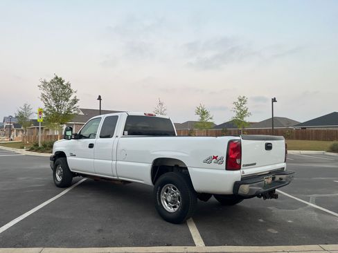 Used 2006 Chevrolet Silverado 2500 LT w/ Heavy-Duty Power Package AWD/4WD image 16