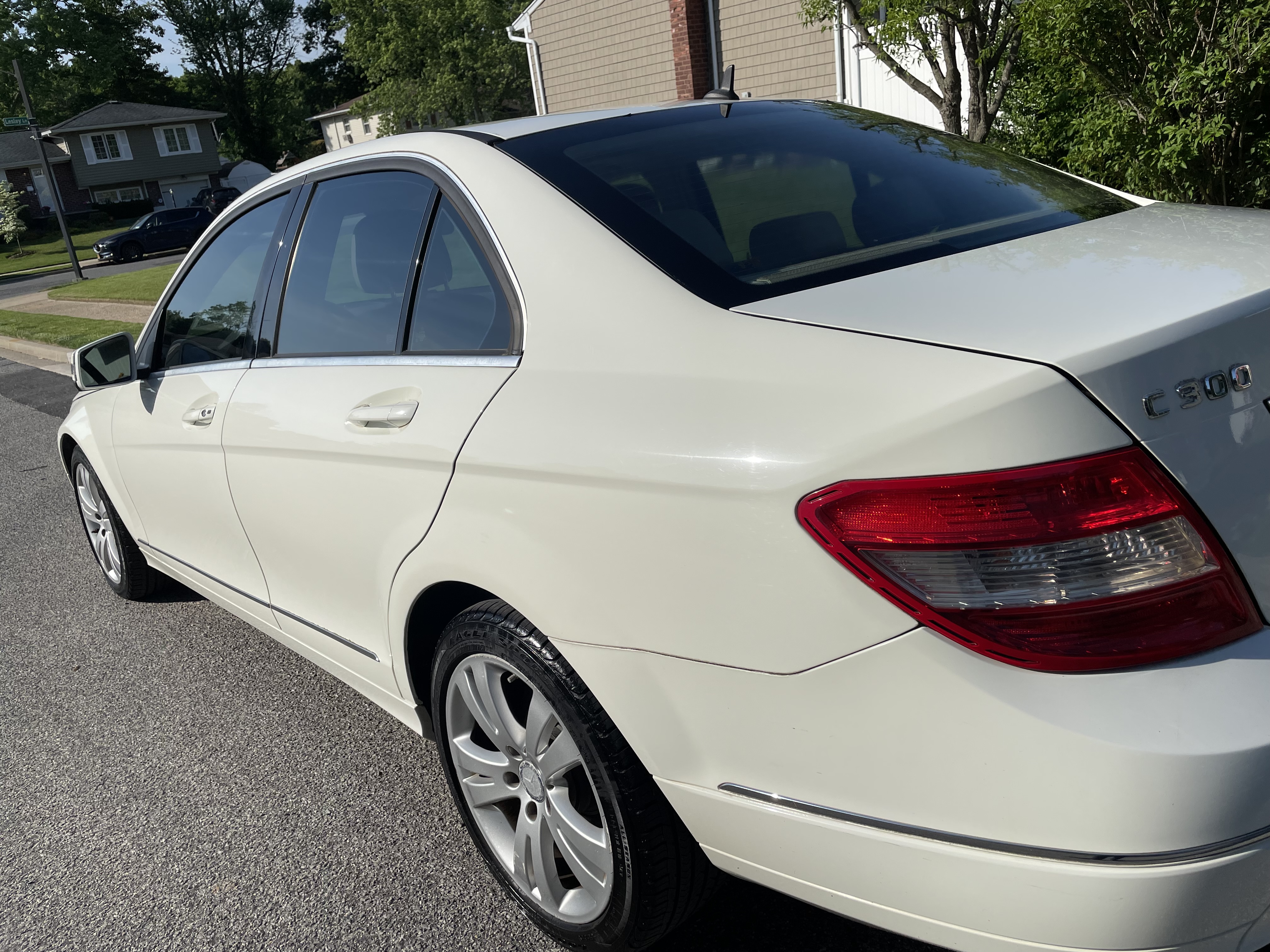 Used 2011 Mercedes-Benz C 300 4MATIC Sedan image 6