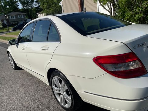 Used 2011 Mercedes-Benz C 300 4MATIC Sedan image 6