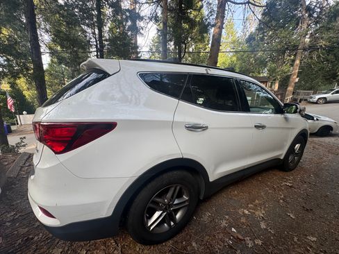 Used 2017 Hyundai Santa Fe Sport image 4
