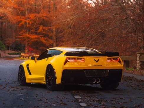 Used 2018 Chevrolet Corvette Z06 image 1
