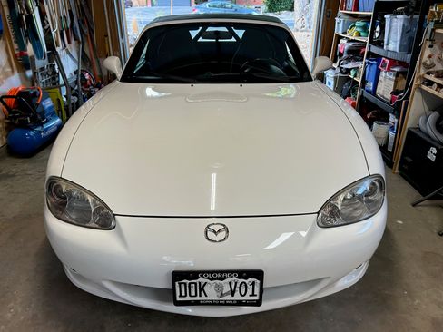 Used 2001 MAZDA MX-5 Miata RWD image 2