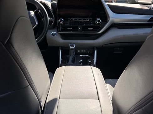 Used 2022 Toyota Highlander Platinum image 13